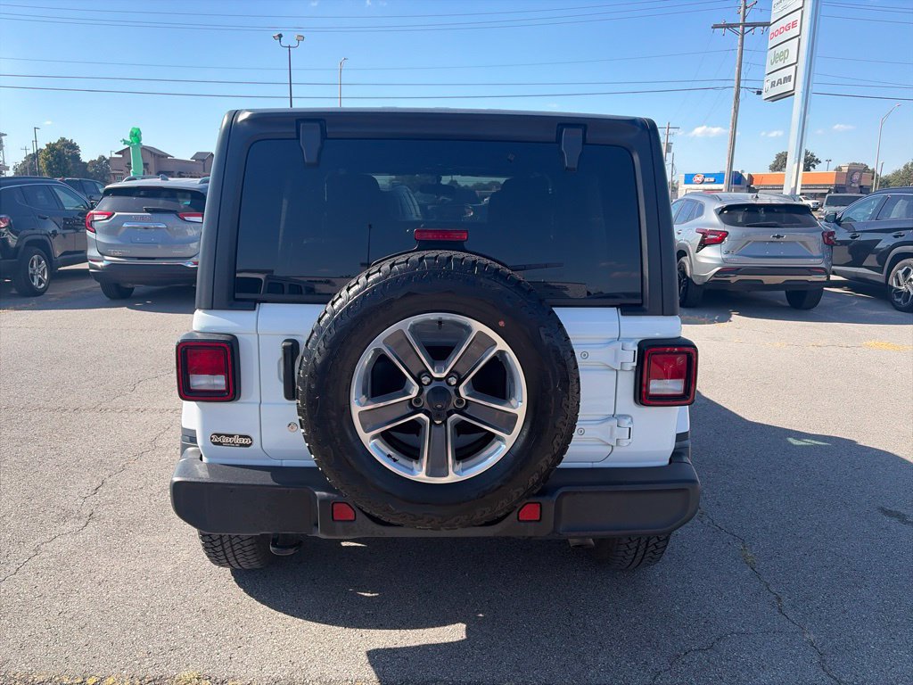Used 2018 Jeep Wrangler Unlimited Sahara AWD/4WD image 5