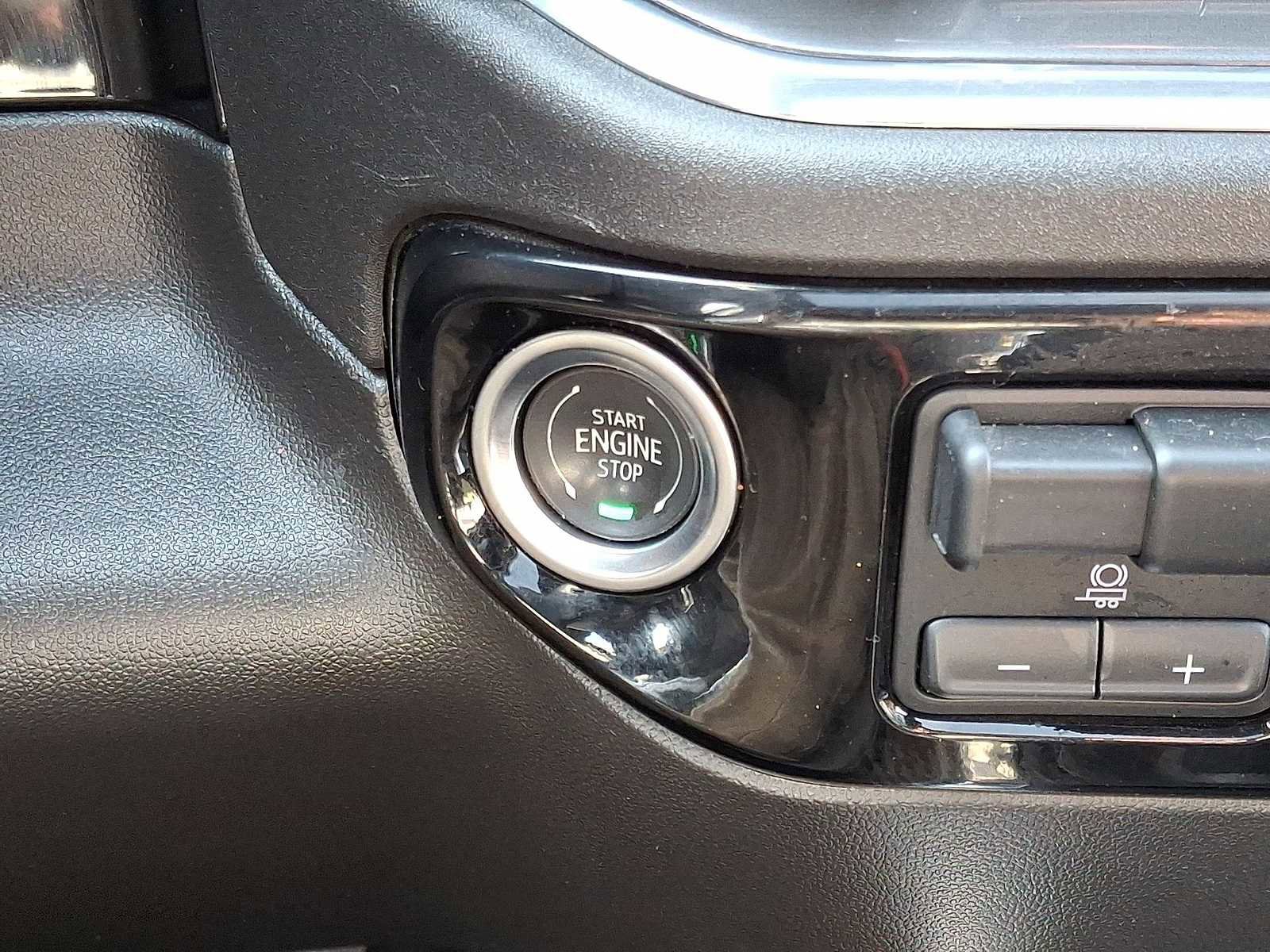 Used 2025 Chevrolet Silverado 1500 High Country image 23