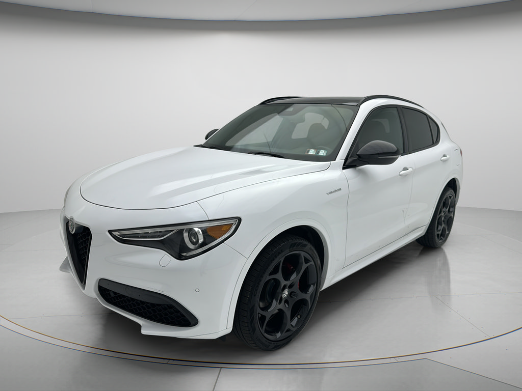 Used 2023 Alfa Romeo Stelvio Veloce AWD/4WD image 6