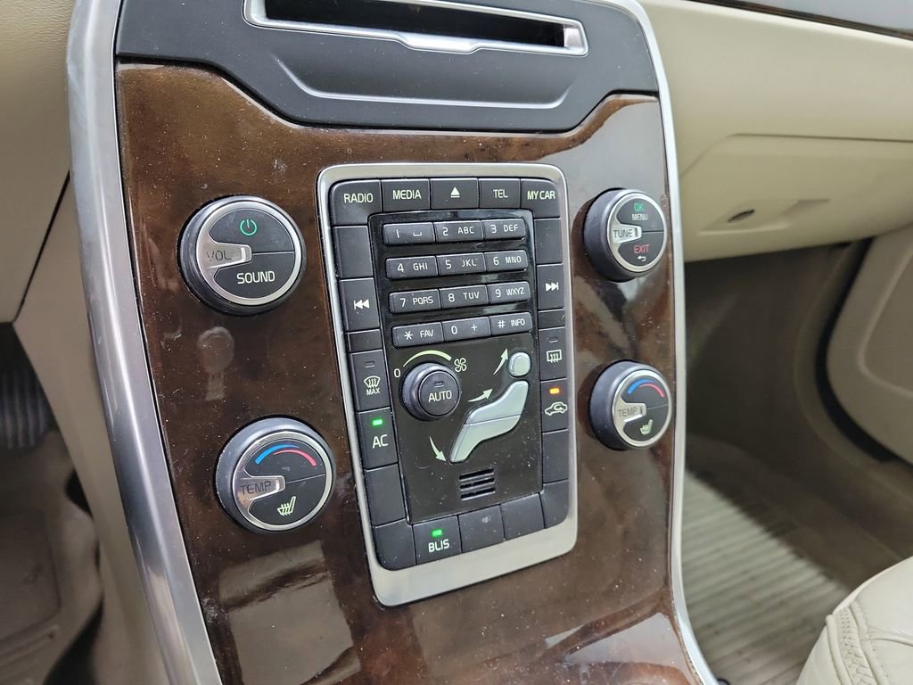 Used 2013 Volvo XC70 3.2 image 28