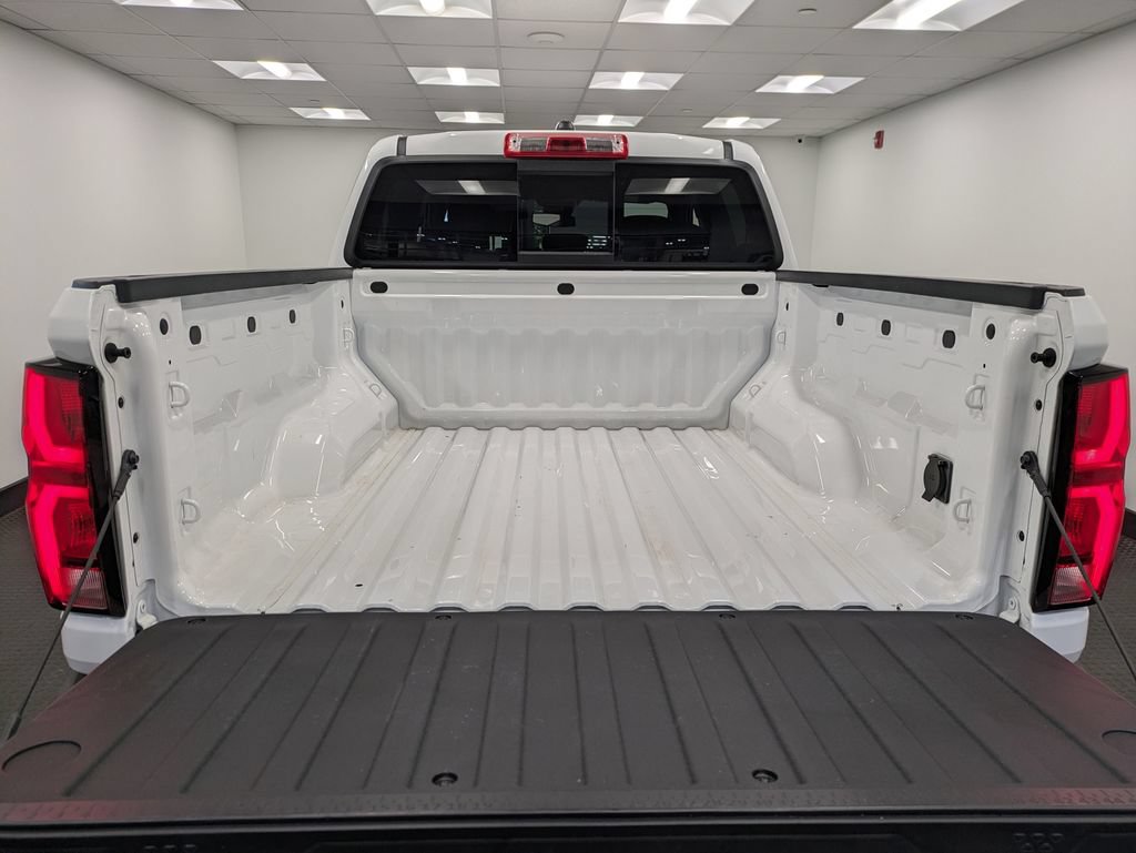 Used 2024 Chevrolet Colorado Z71 AWD/4WD image 25