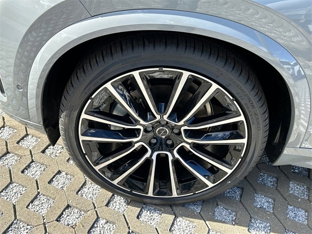 New 2026 Volvo XC90 B6 Ultra w/ Protection Package image 8