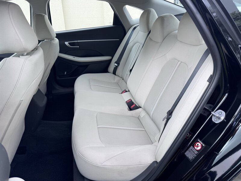 Used 2023 Hyundai Sonata SE FWD image 16