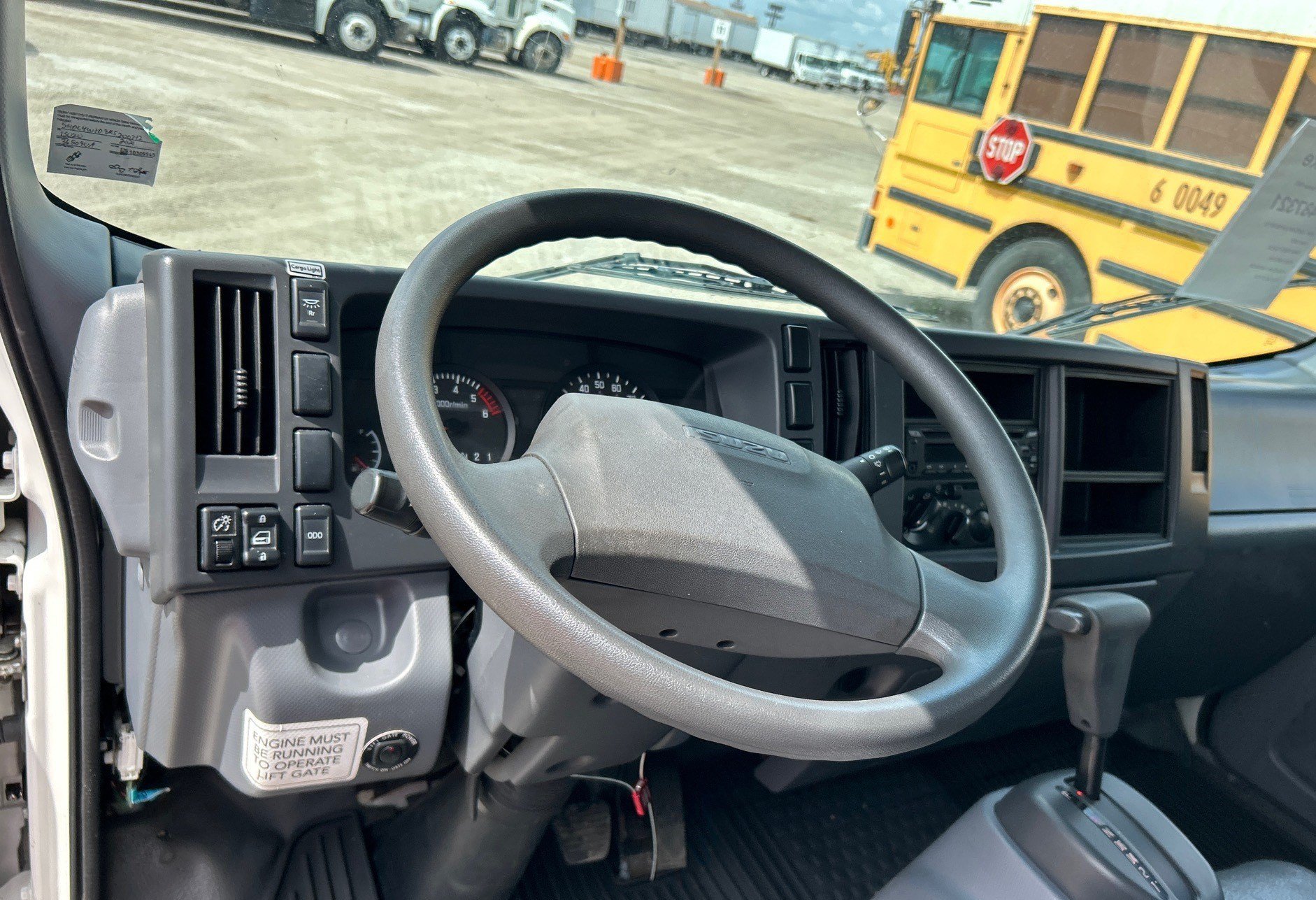 Used 2021 Isuzu NPR RWD image 18