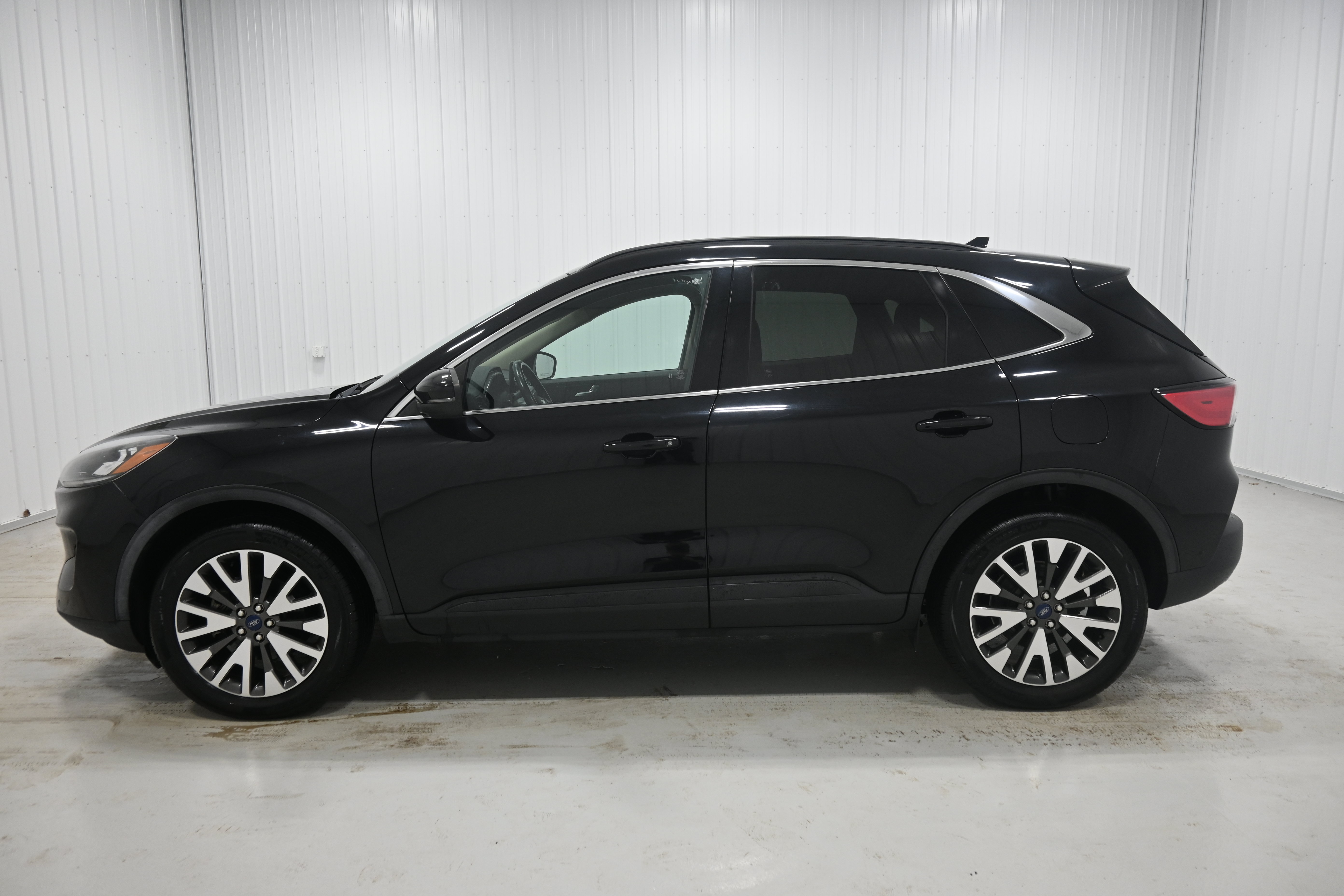 Used 2020 Ford Escape Titanium AWD/4WD image 28