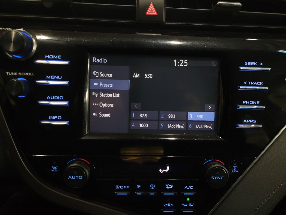 Used 2018 Toyota Camry LE image 25