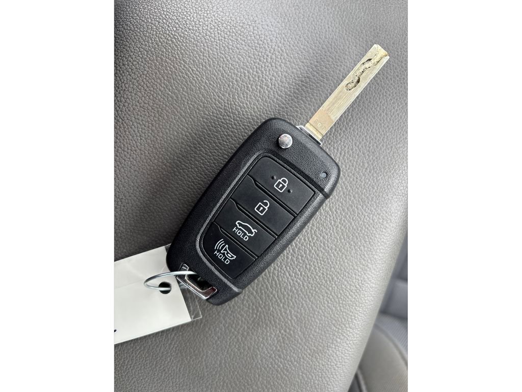 Certified 2024 Hyundai Elantra SE image 29