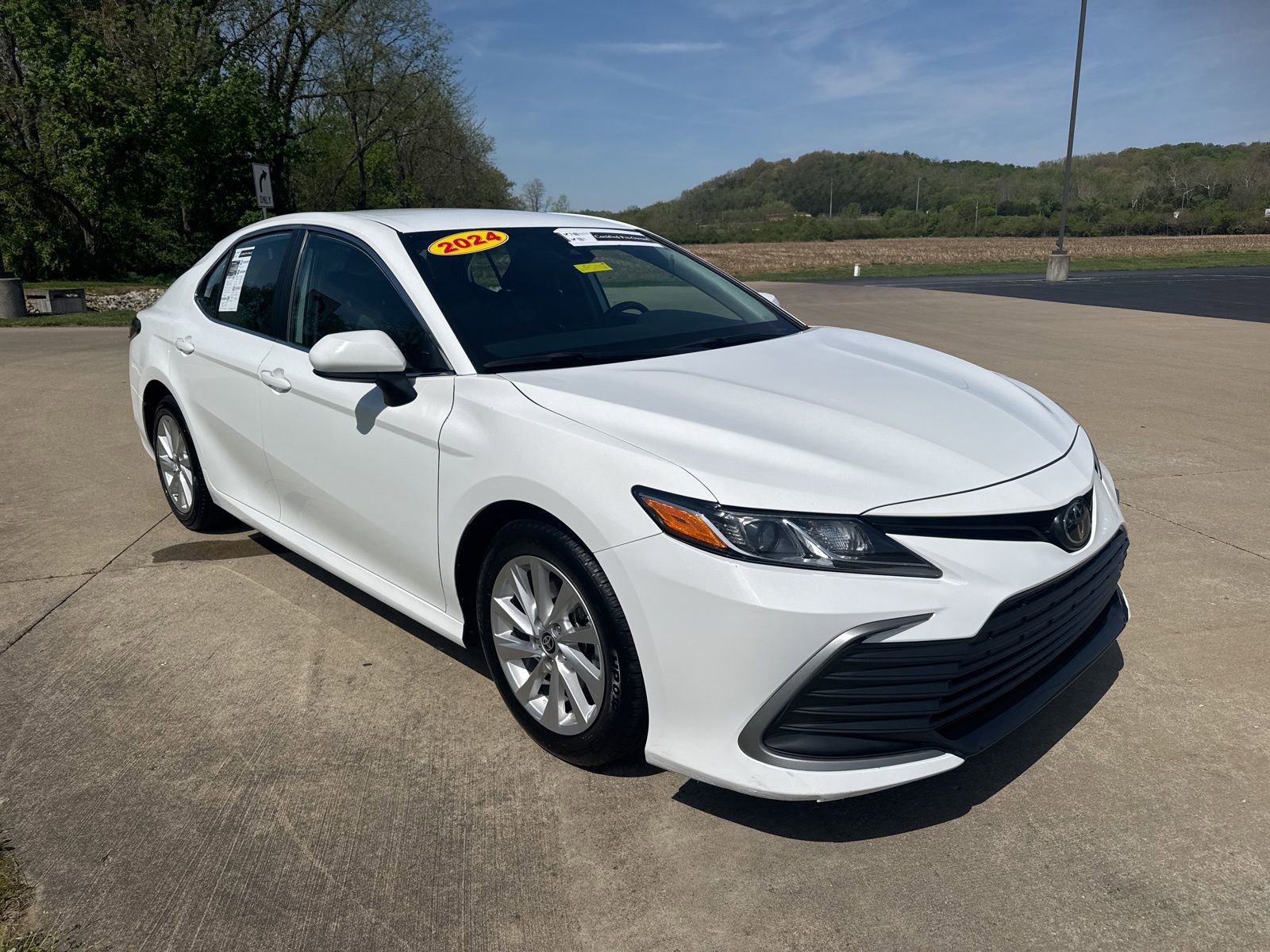 Used 2024 Toyota Camry LE FWD image 3