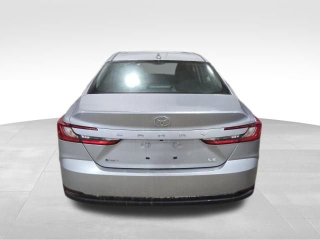 Used 2025 Toyota Camry LE image 5