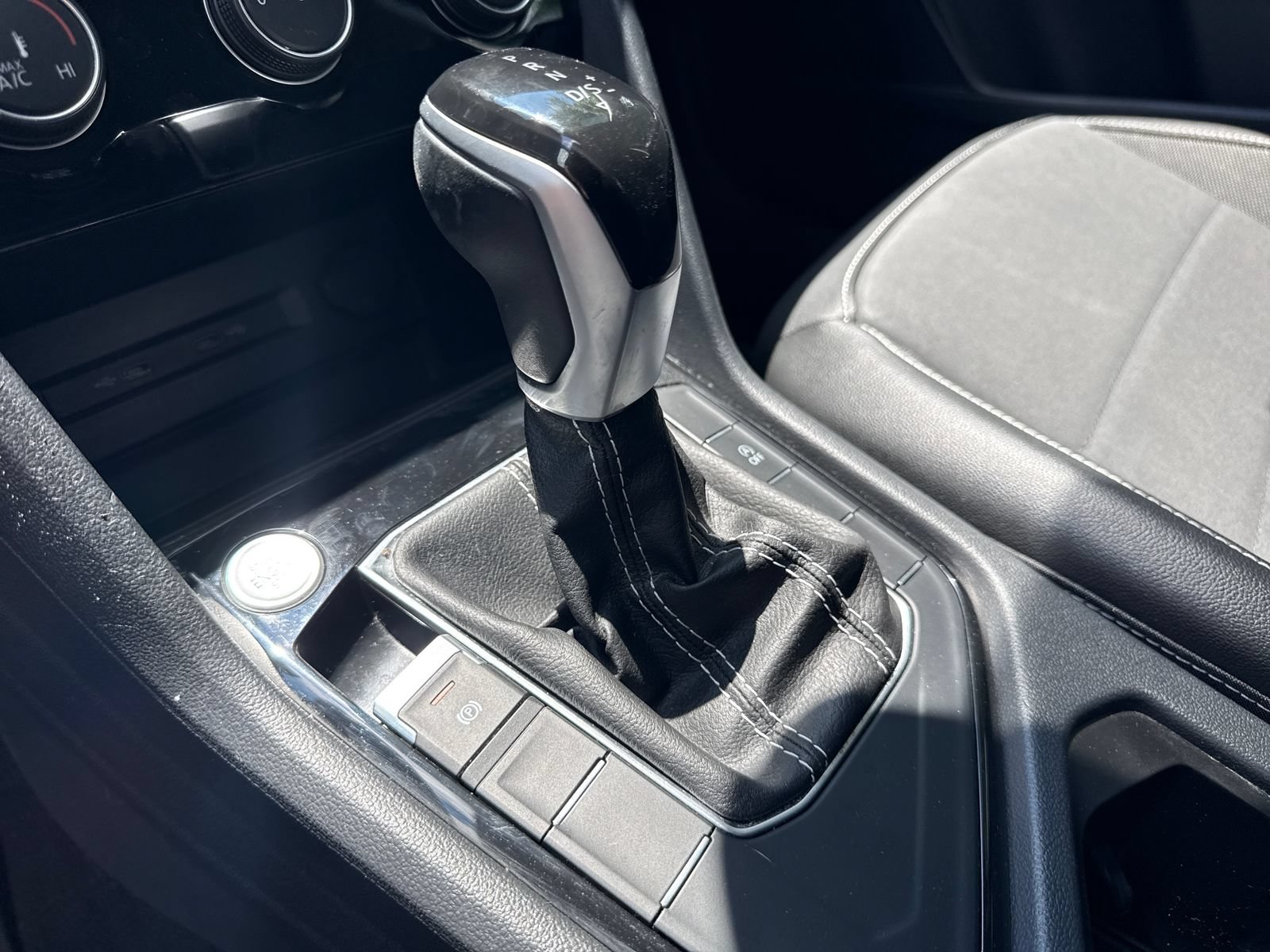 Certified 2023 Volkswagen Taos SE w/ Black Wheel Package FWD image 25