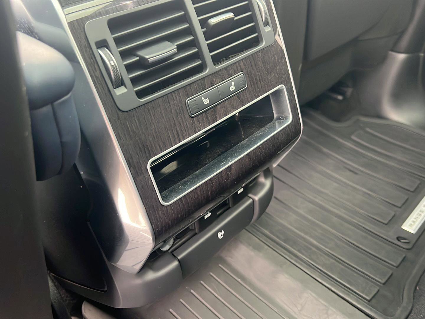 Used 2020 Land Rover Range Rover Sport HSE Dynamic image 12