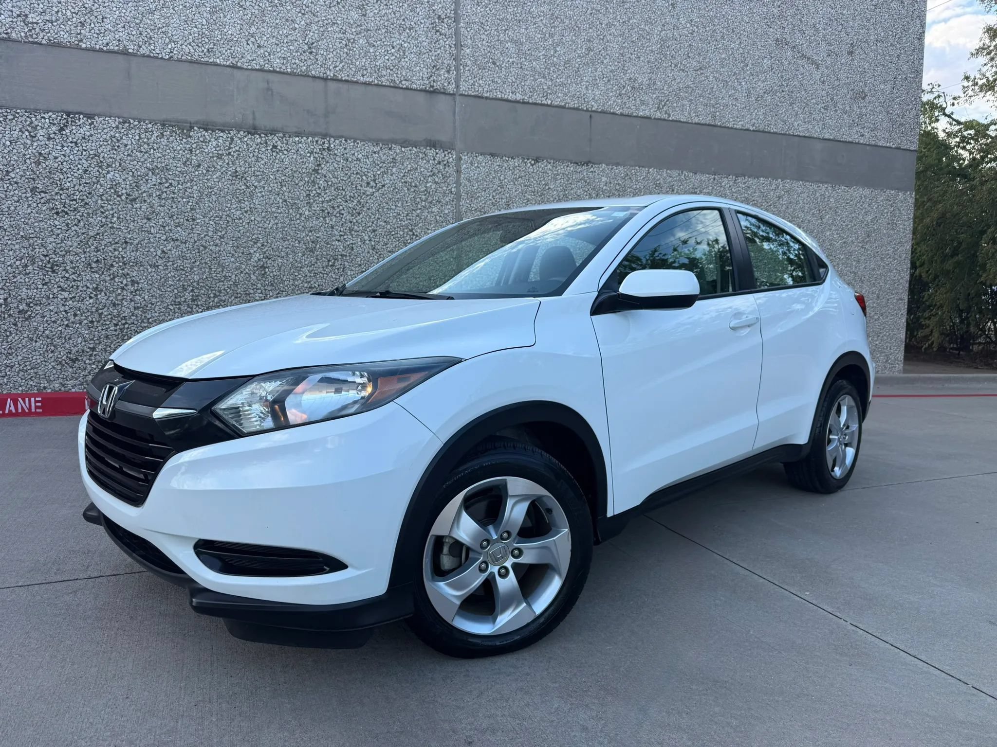 Used 2016 Honda HR-V LX image 2