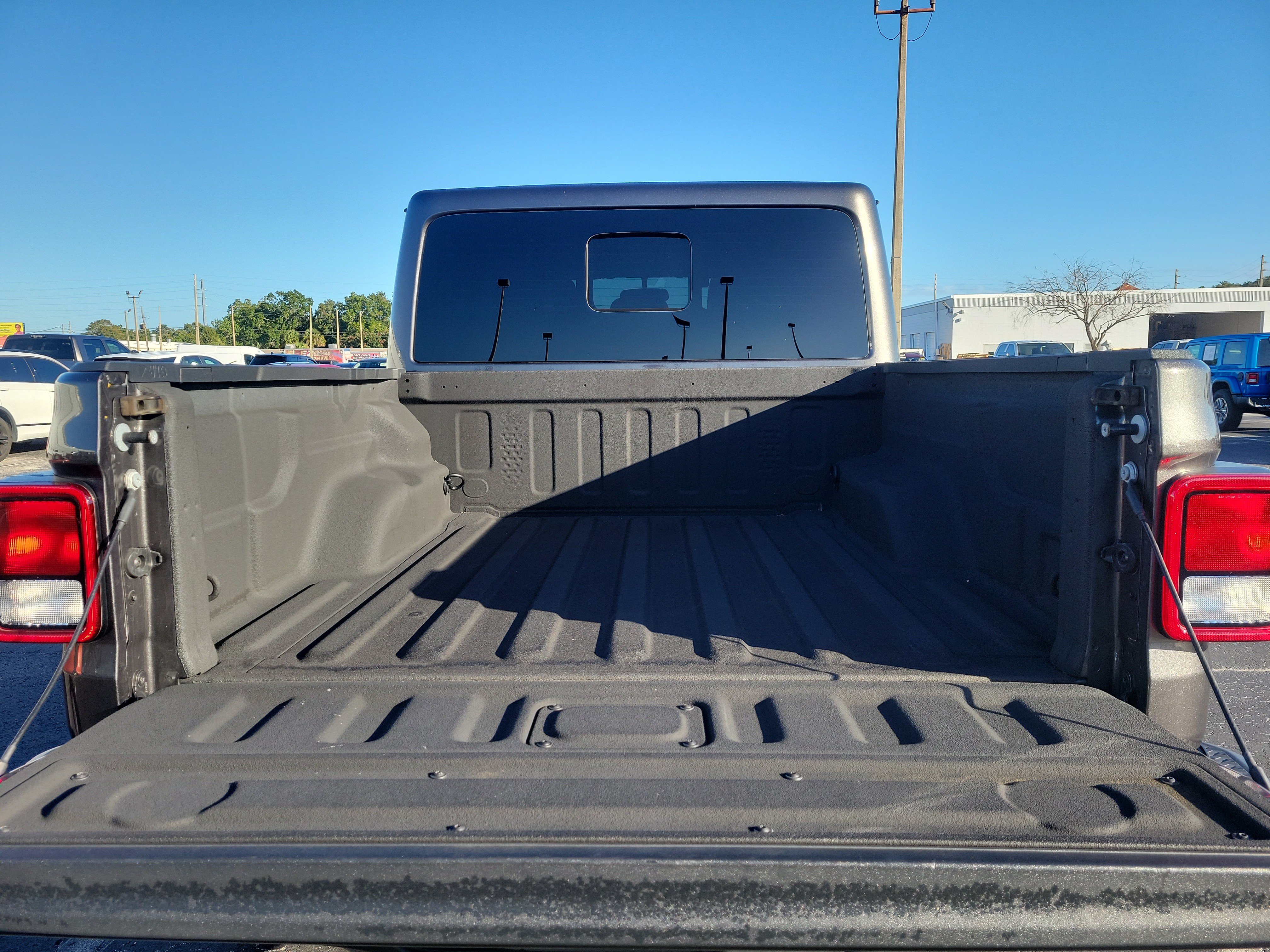 Used 2023 Jeep Gladiator Sport AWD/4WD image 11