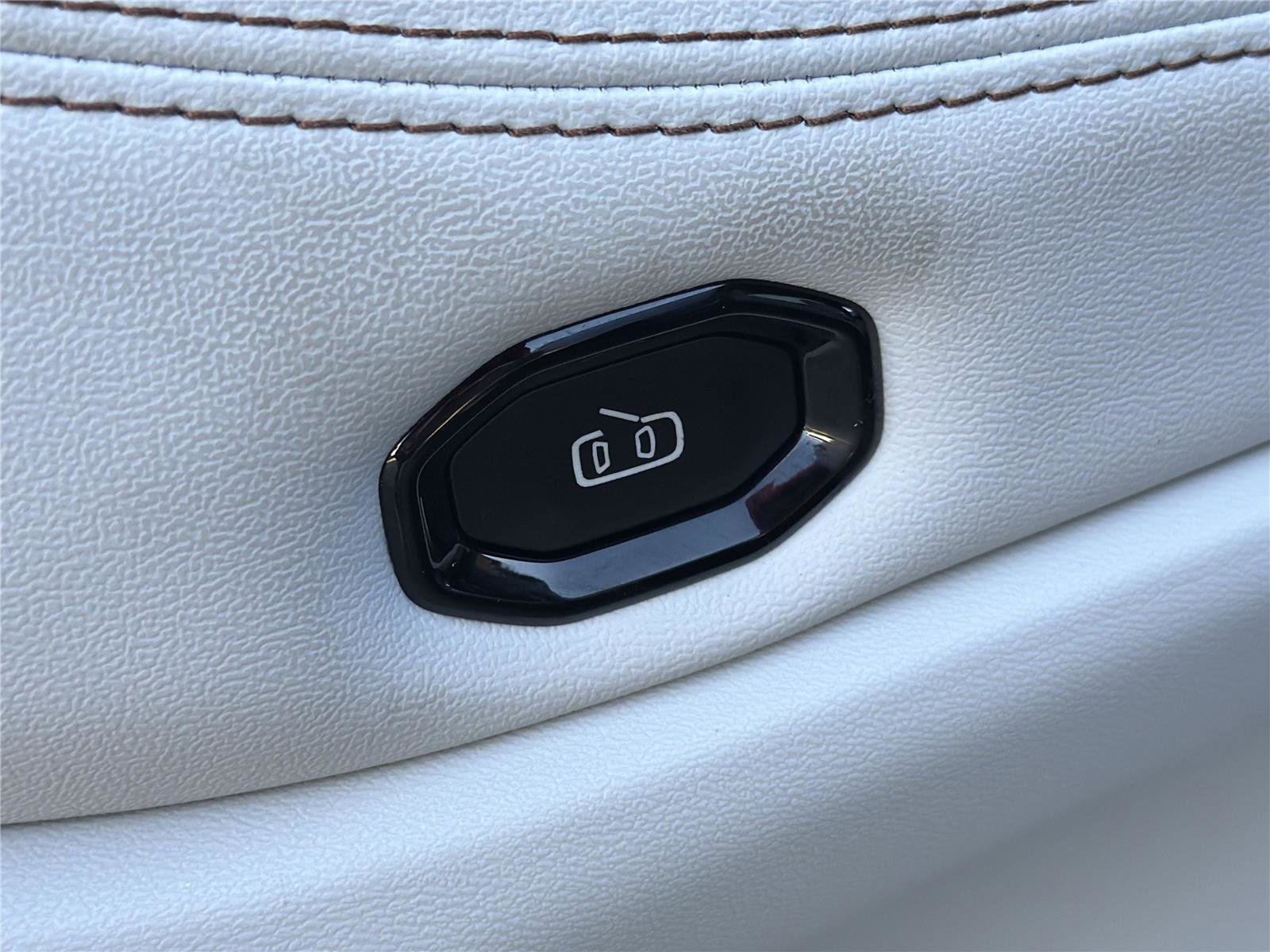 New 2026 Jeep Cherokee Limited image 33