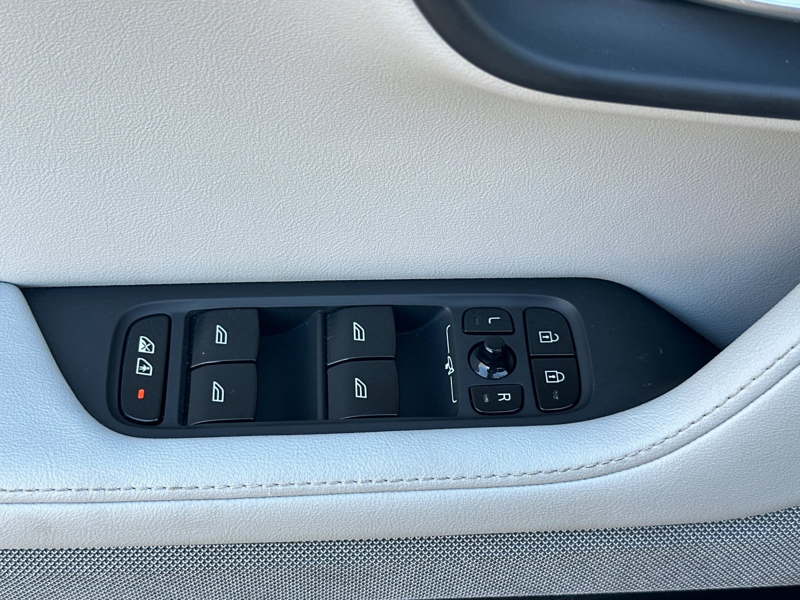 Used 2023 Polestar Polestar 2 w/ Pilot Pack AWD/4WD image 12
