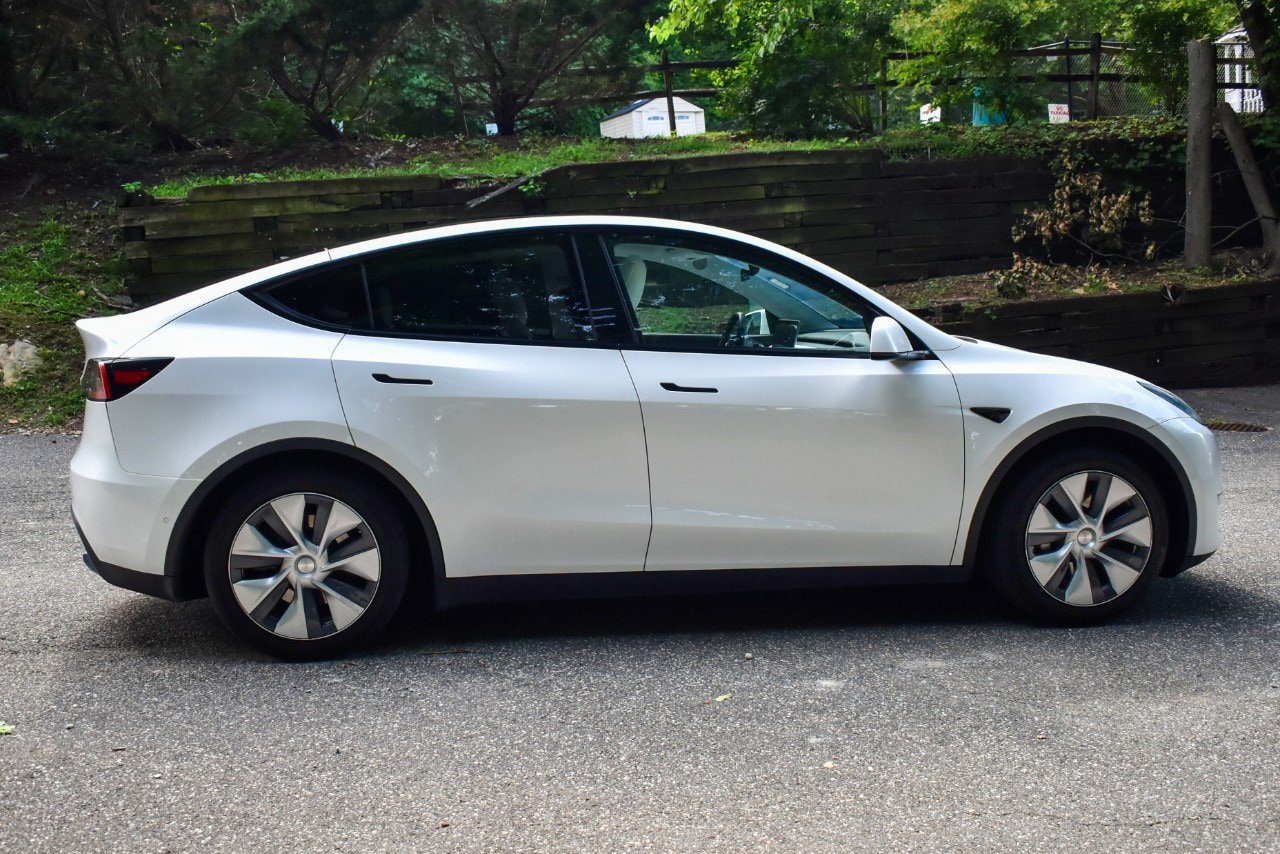 Used 2021 Tesla Model Y 2WD image 8