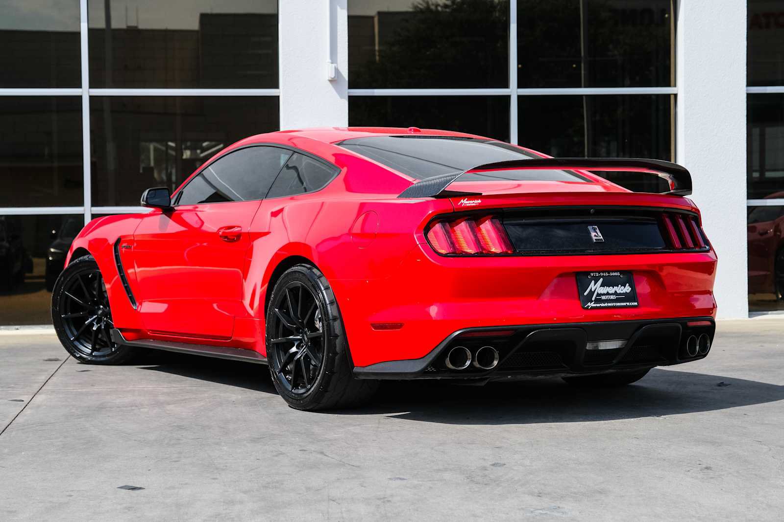Used 2016 Ford Mustang Shelby GT350 w/ Technology Package RWD image 17