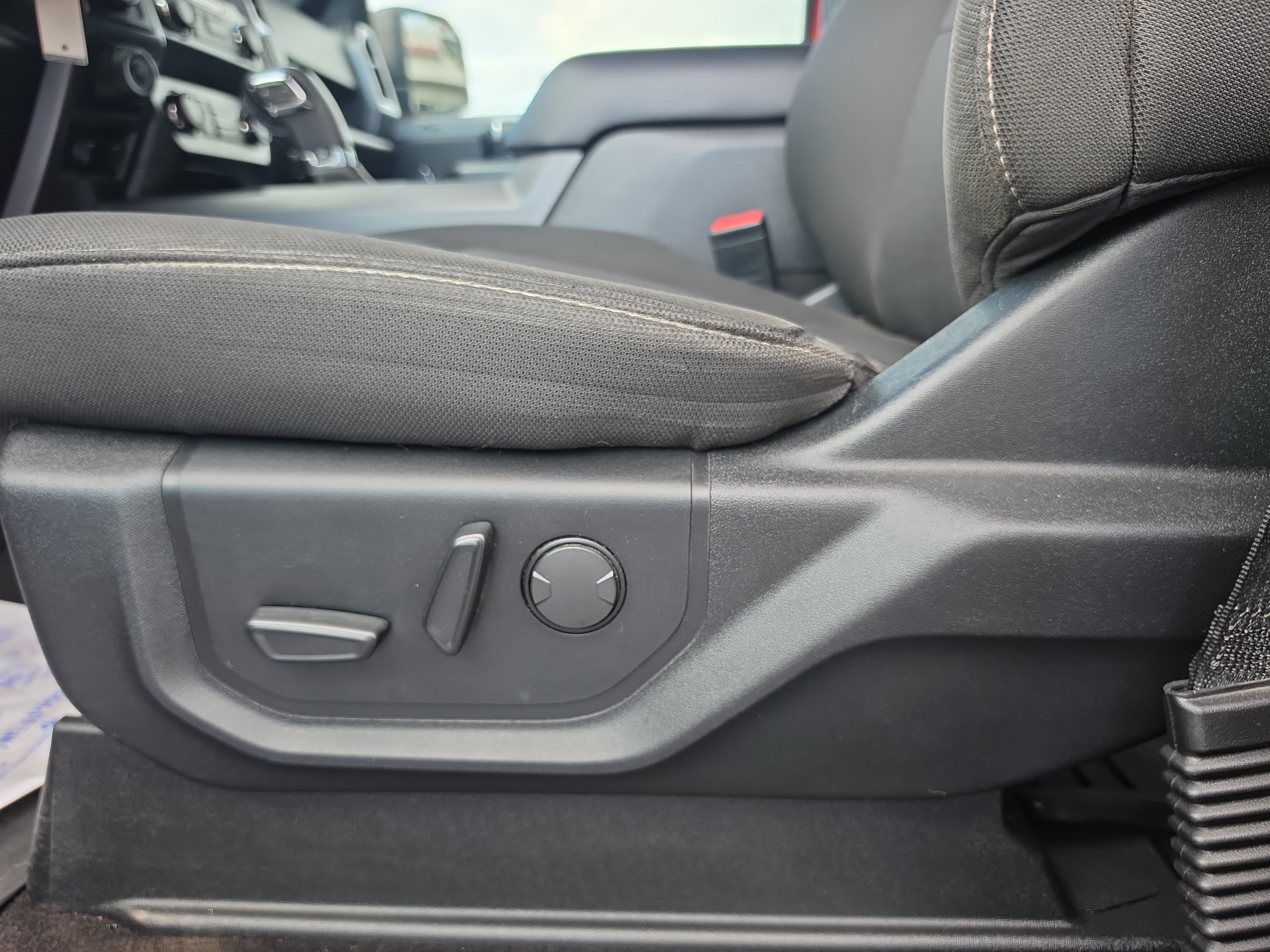 Used 2019 Ford F150 XLT w/ Equipment Group 302A Luxury AWD/4WD image 13