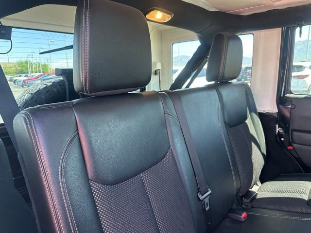 Used 2015 Jeep Wrangler Unlimited Sahara AWD/4WD image 15