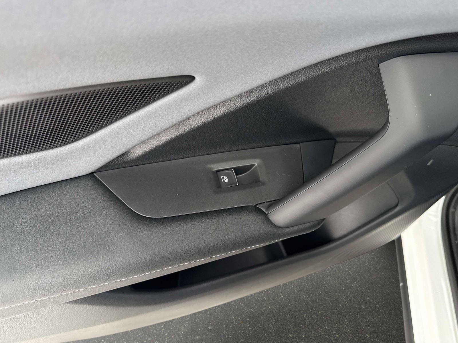 New 2026 Volkswagen Tiguan SE image 12