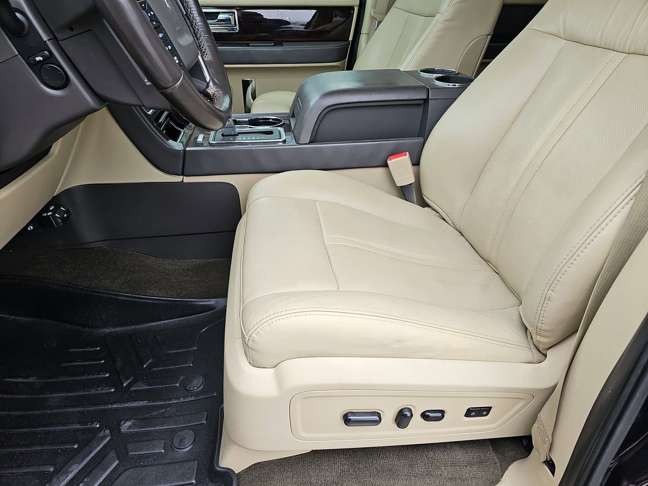 Used 2015 Lincoln Navigator 4WD w/ Equipment Group 101A Reserve image 22