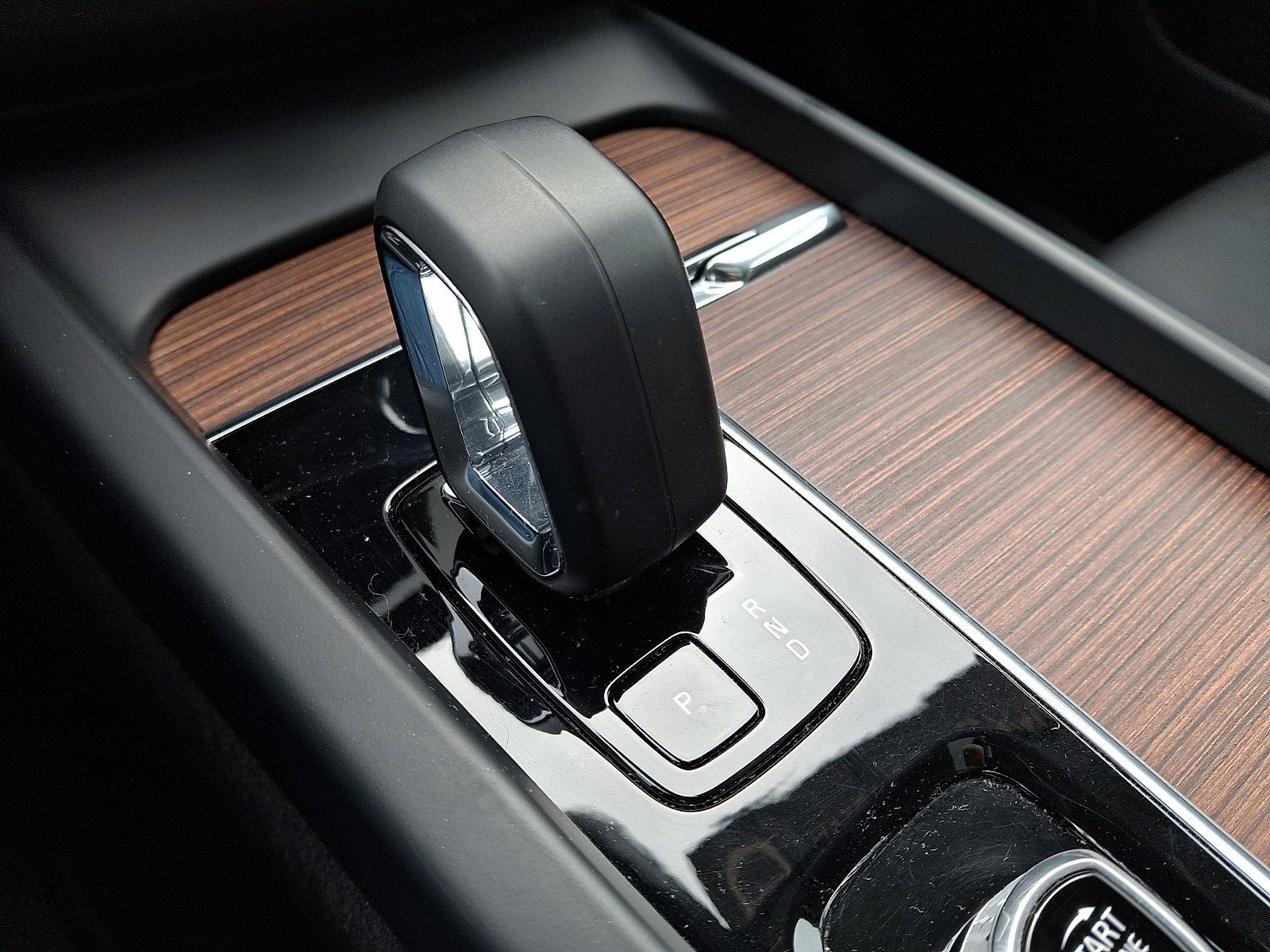 Certified 2023 Volvo XC60 B5 Plus w/ Climate Package image 15