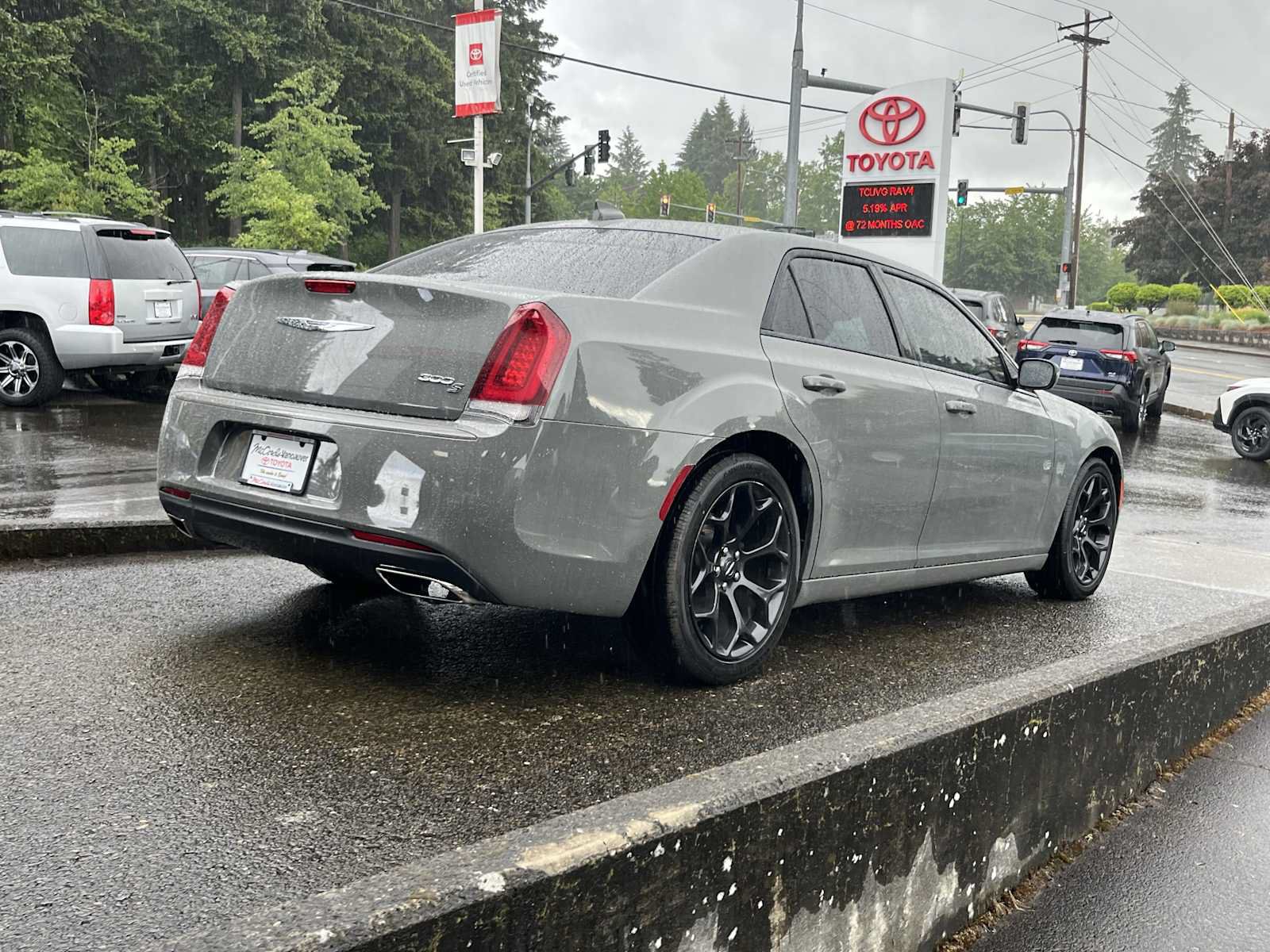 Used 2019 Chrysler 300 S RWD image 8