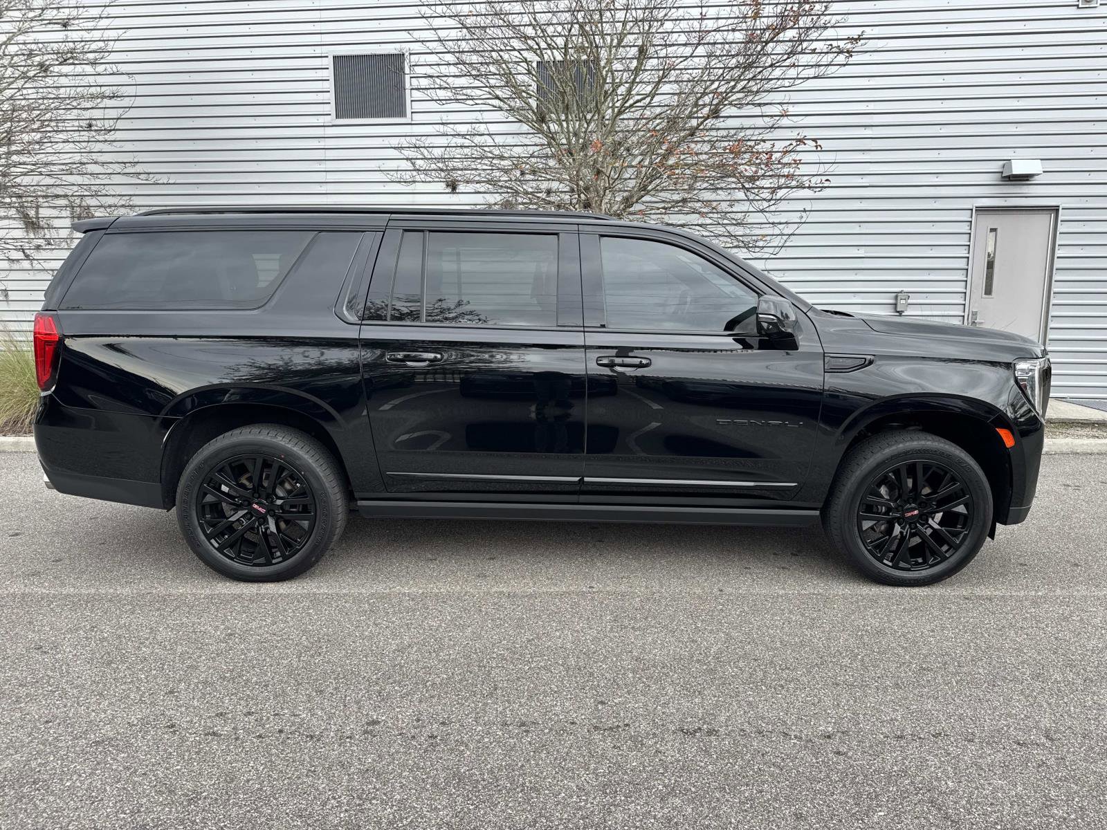 Used 2021 GMC Yukon XL Denali w/ Denali Ultimate Package image 5