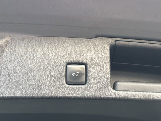 Used 2022 Ford Escape SEL image 16