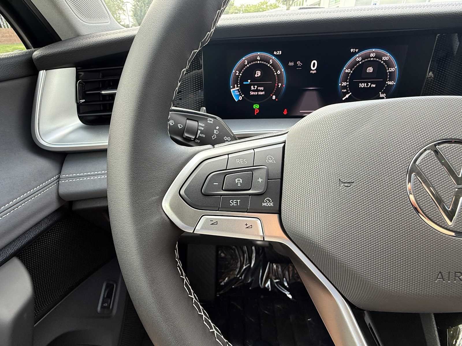 New 2026 Volkswagen Tiguan SE AWD/4WD image 13
