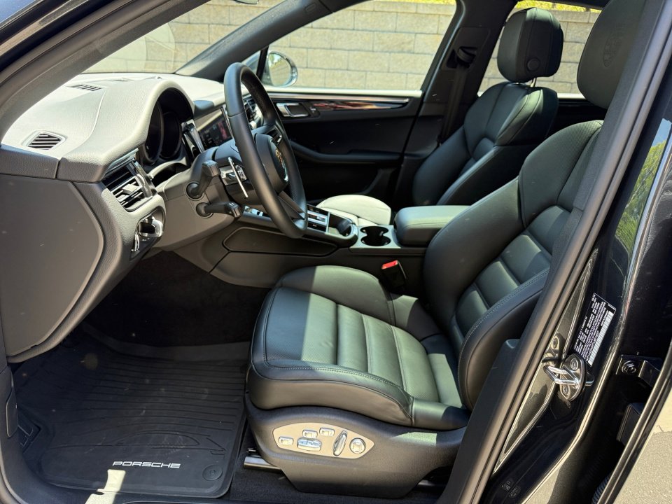 Certified 2026 Porsche Macan Turbo AWD/4WD image 5