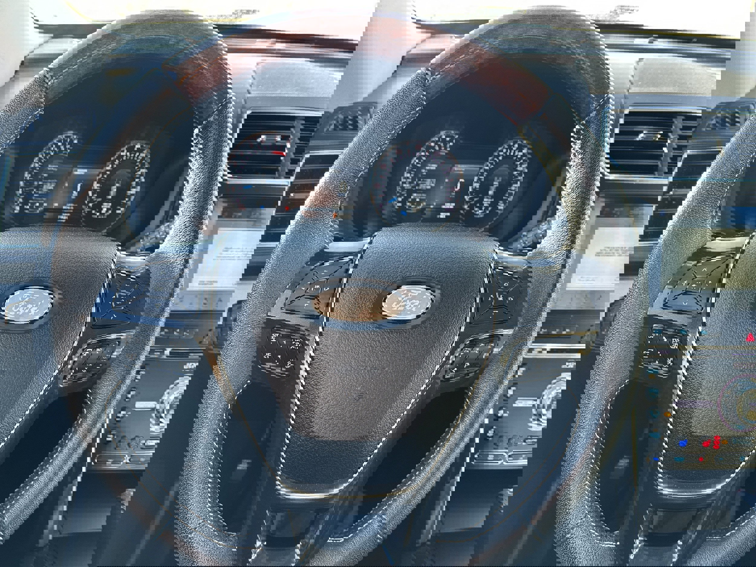 Used 2018 Ford Explorer Platinum image 14