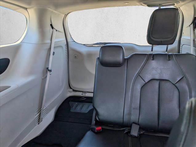 Used 2023 Chrysler Pacifica Touring-L FWD image 15