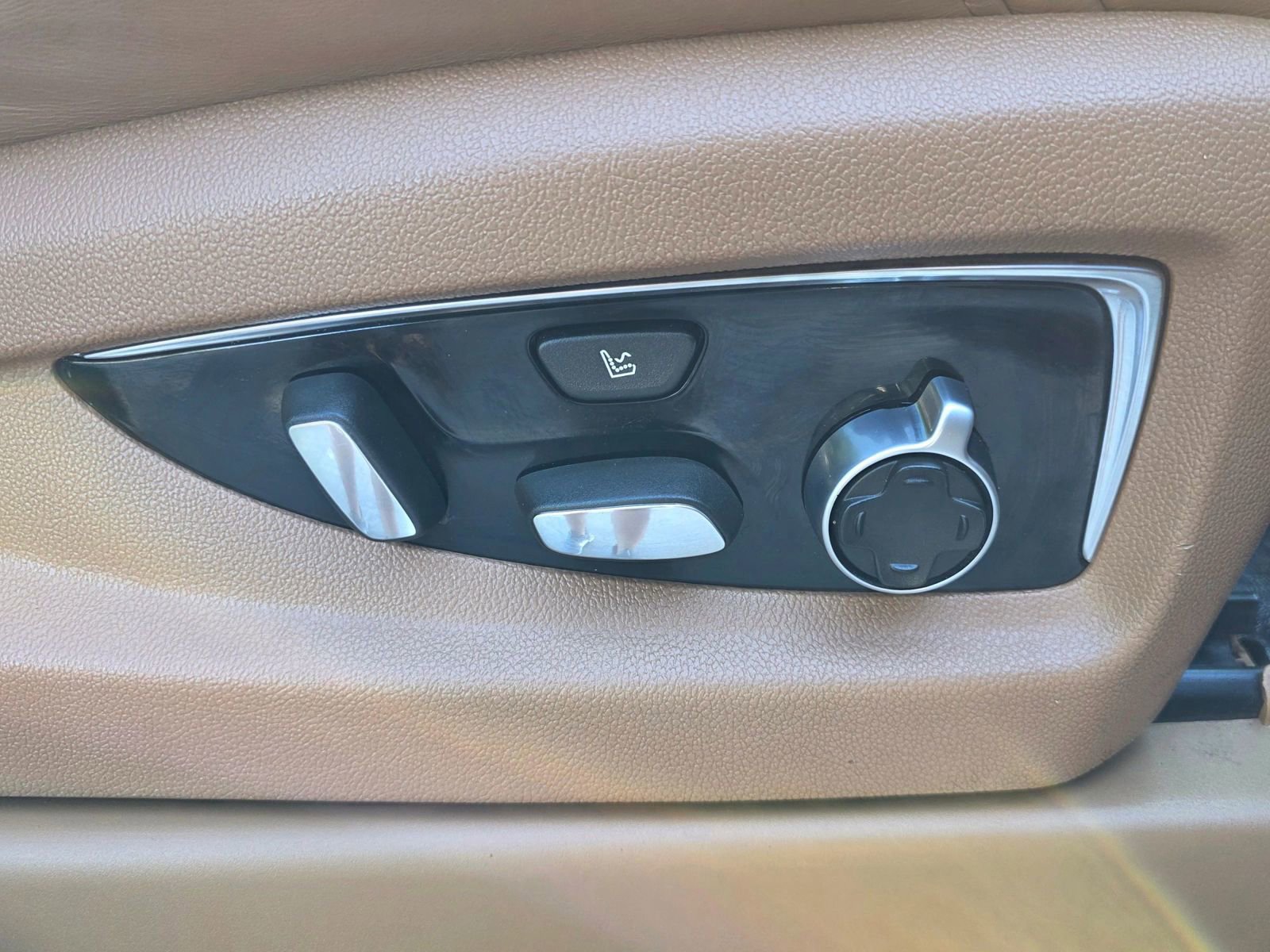 Used 2016 Cadillac Escalade ESV Platinum RWD image 36