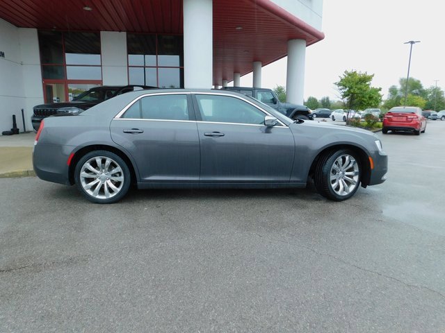 Used 2021 Chrysler 300 Touring L image 24