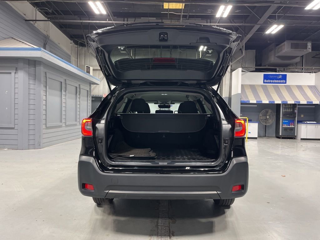 Used 2024 Subaru Outback Premium image 10