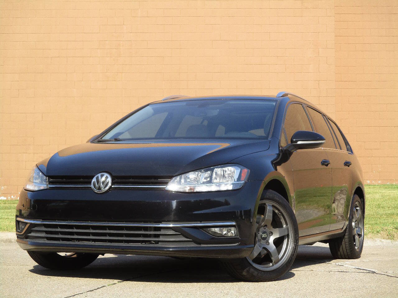 Used 2018 Volkswagen Golf SEL FWD image 6