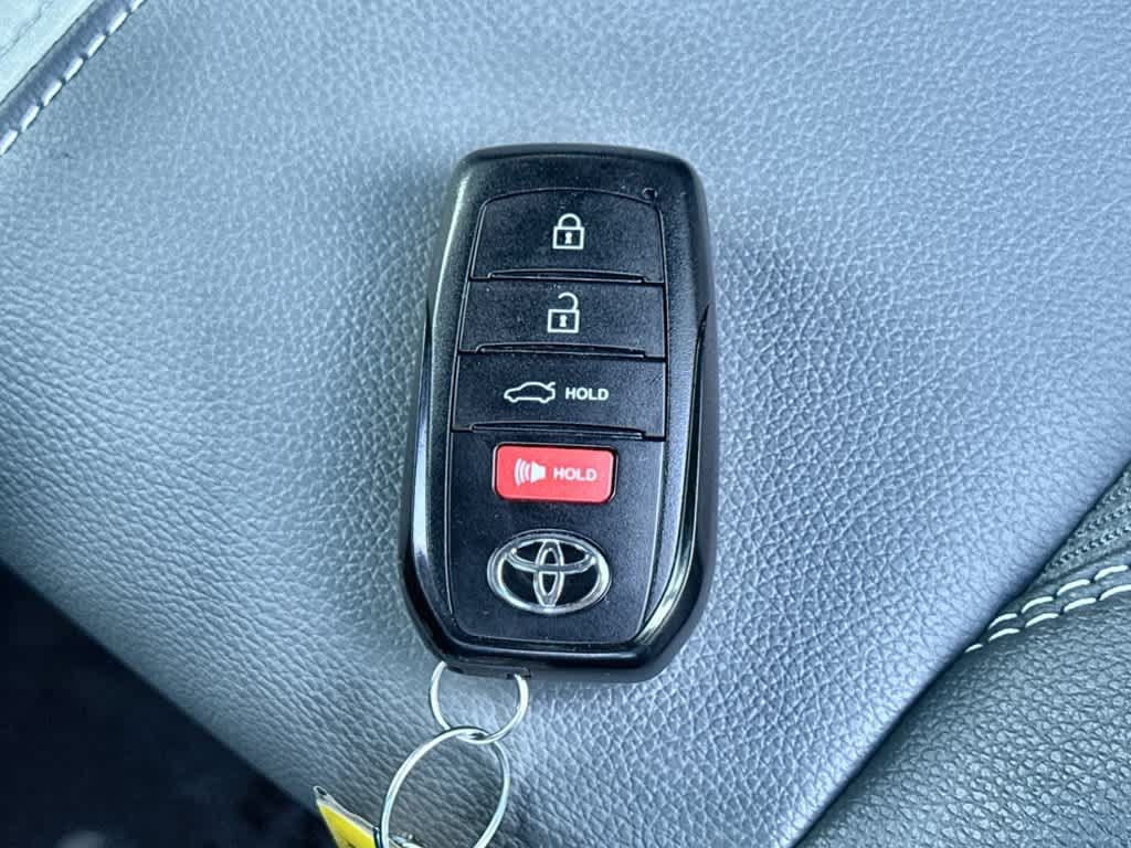 Used 2025 Toyota Camry SE FWD image 28