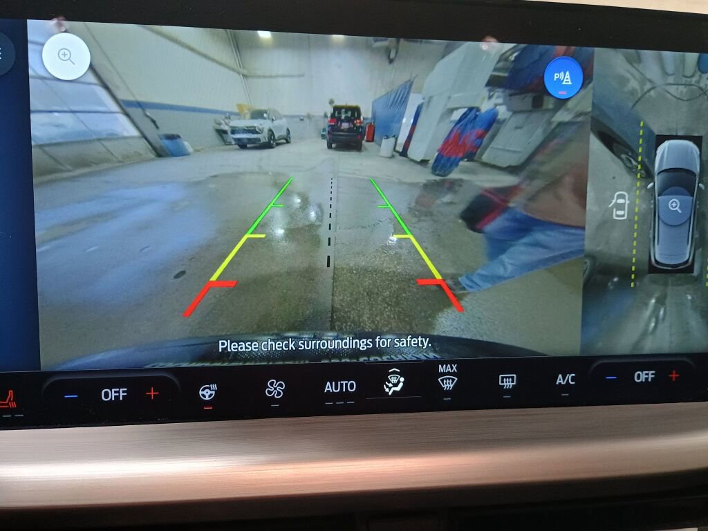 Used 2025 Ford Escape Platinum w/ Premium Technology Package image 12