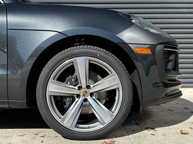 Certified 2026 Porsche Macan AWD/4WD image 11