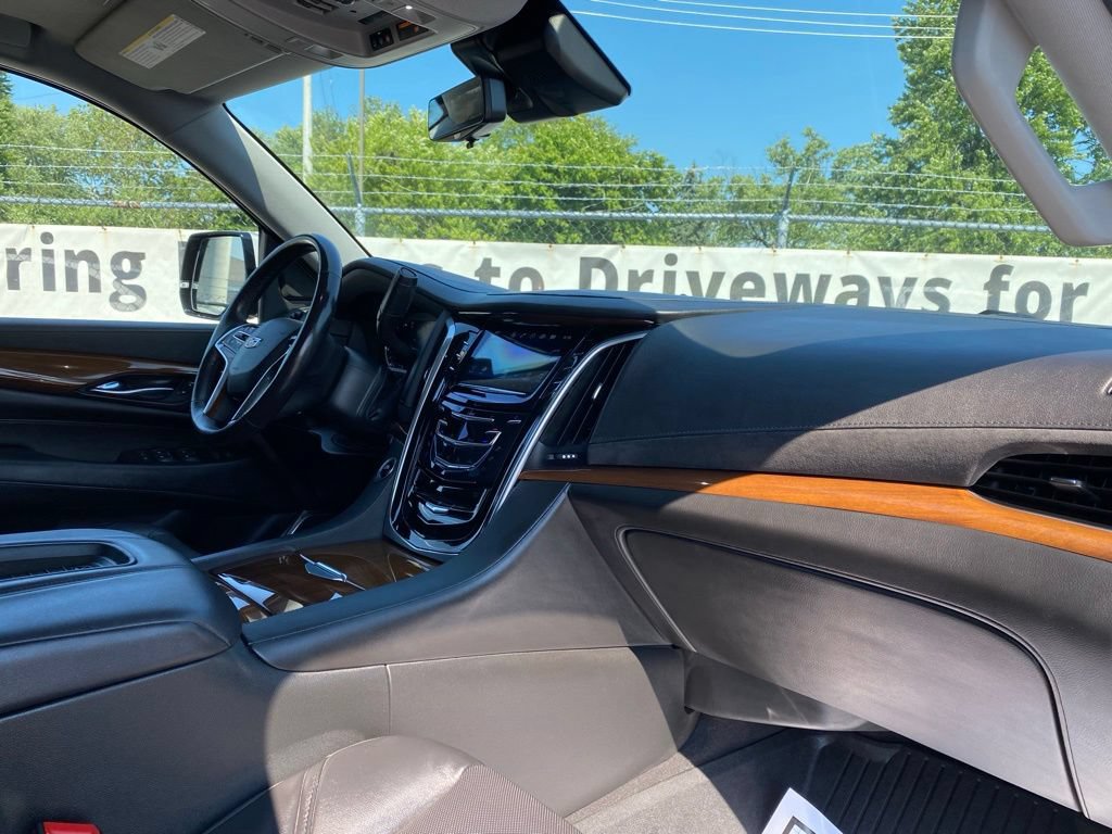 Used 2020 Cadillac Escalade Luxury AWD/4WD image 21
