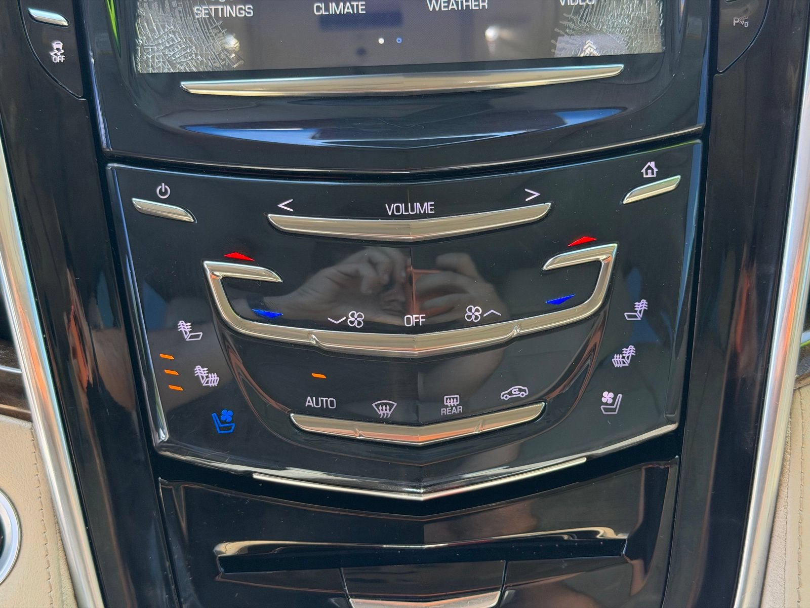 Used 2018 Cadillac Escalade Luxury AWD/4WD image 29