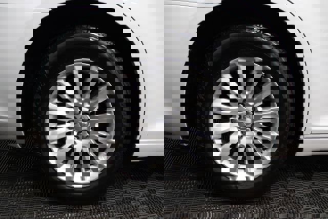 Used 2013 Chrysler 300 Motown w/ Driver Convenience Group image 5