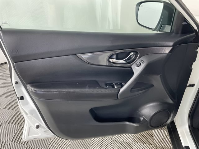 Used 2018 Nissan Rogue SV AWD/4WD image 15