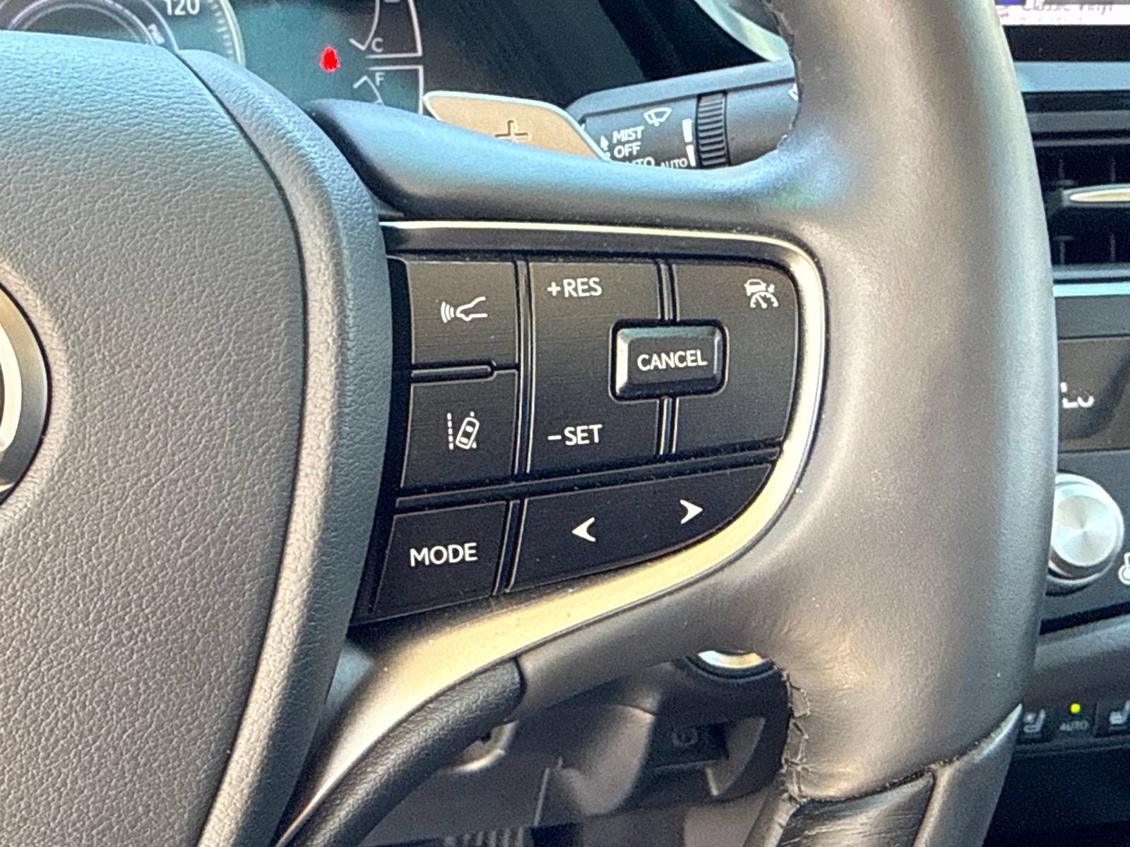 Used 2023 Lexus ES 300h w/ Accessory Package (Z1) FWD image 31