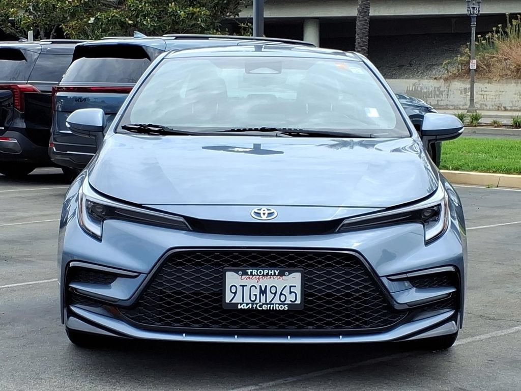 Used 2025 Toyota Corolla SE w/ Convenience Package FWD image 2