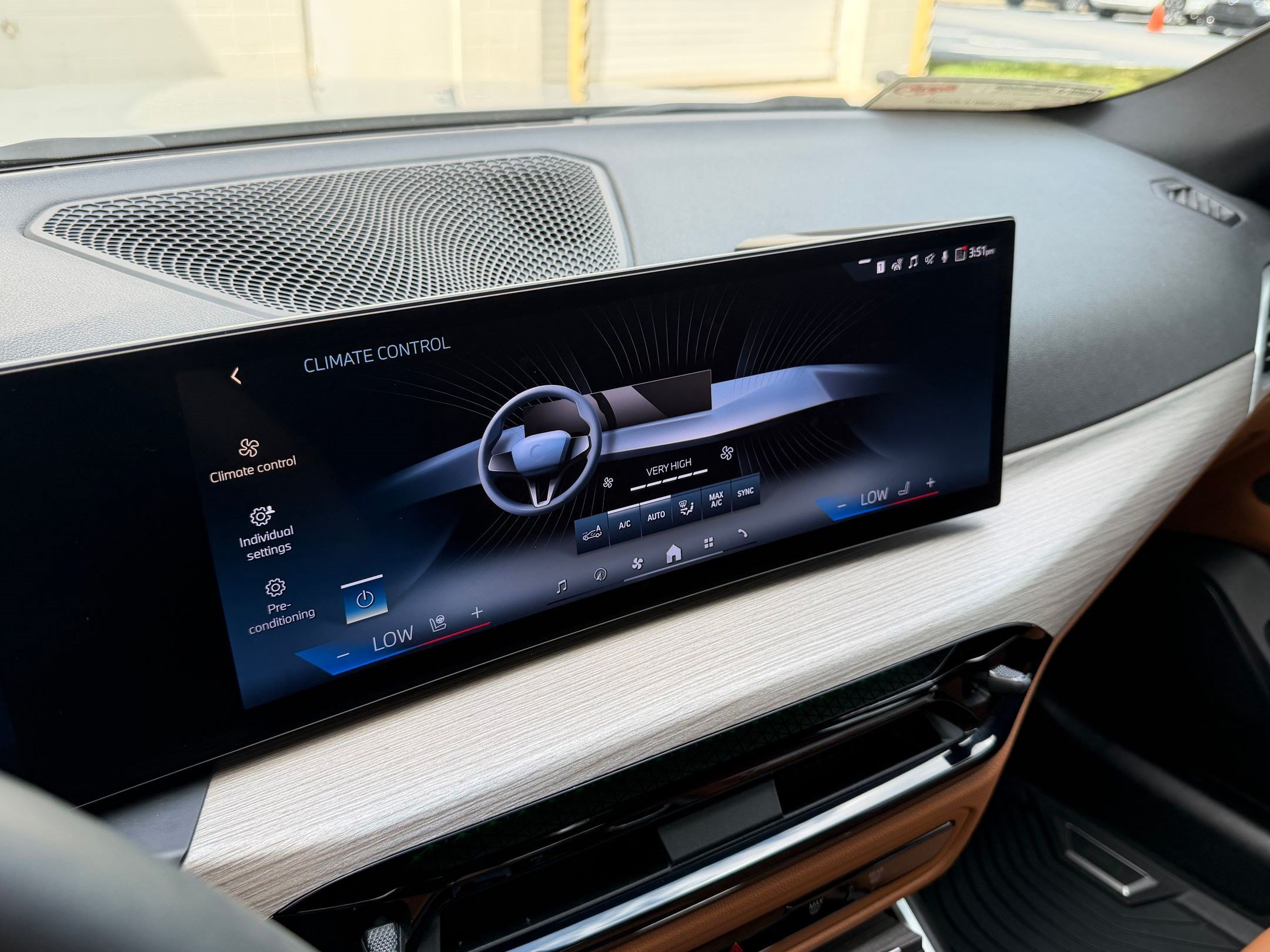 Certified 2025 BMW i4 eDrive40 w/ Premium Package RWD image 28