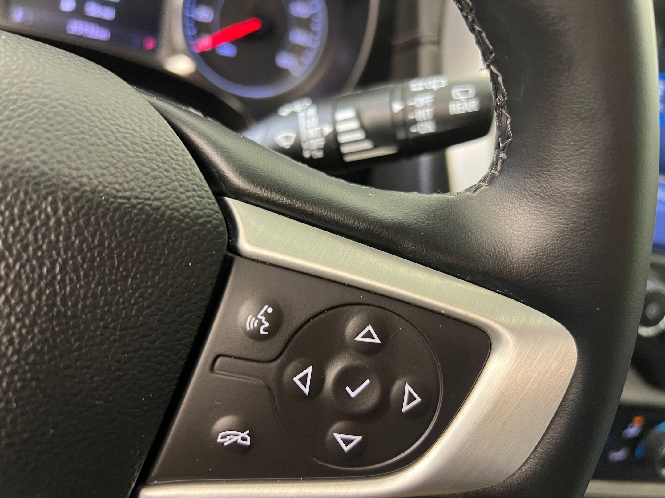 Used 2024 GMC Terrain SLT image 25