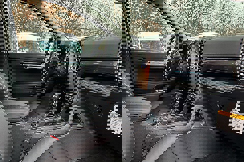 New 2025 Ford Ranger Lariat w/ Black Appearance Package image 13