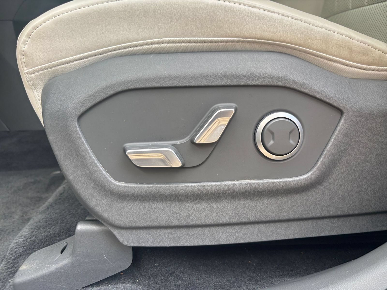 Used 2025 Hyundai Santa Fe SEL AWD/4WD image 18